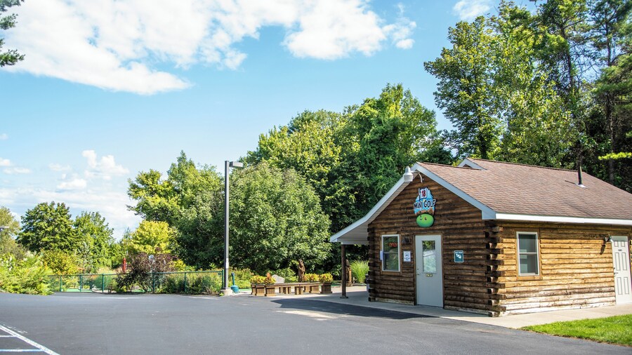 LakeGeorge_LumberjackPassMiniGolf_6171683_01