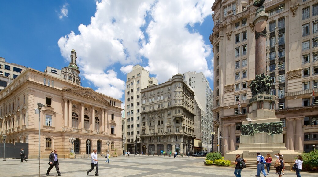 Sao Paulo which includes a square or plaza, heritage architecture and a city