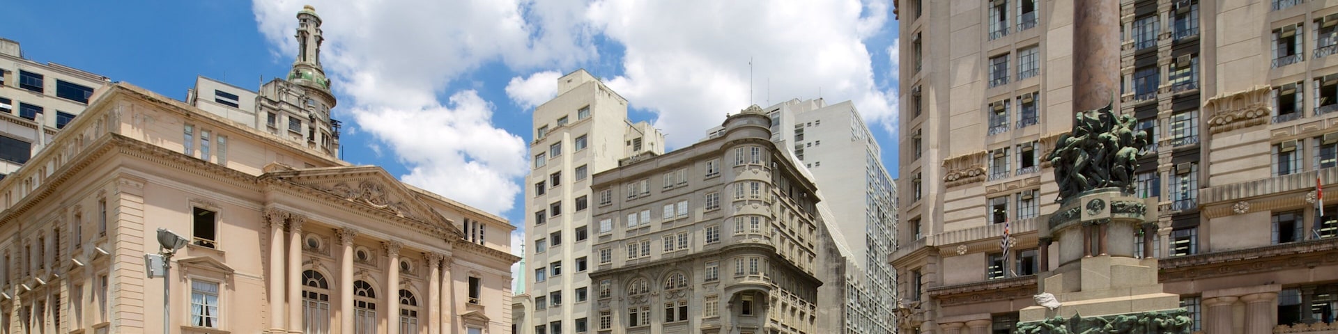 São Paulo que inclui uma praça ou plaza, uma cidade e arquitetura de patrimônio