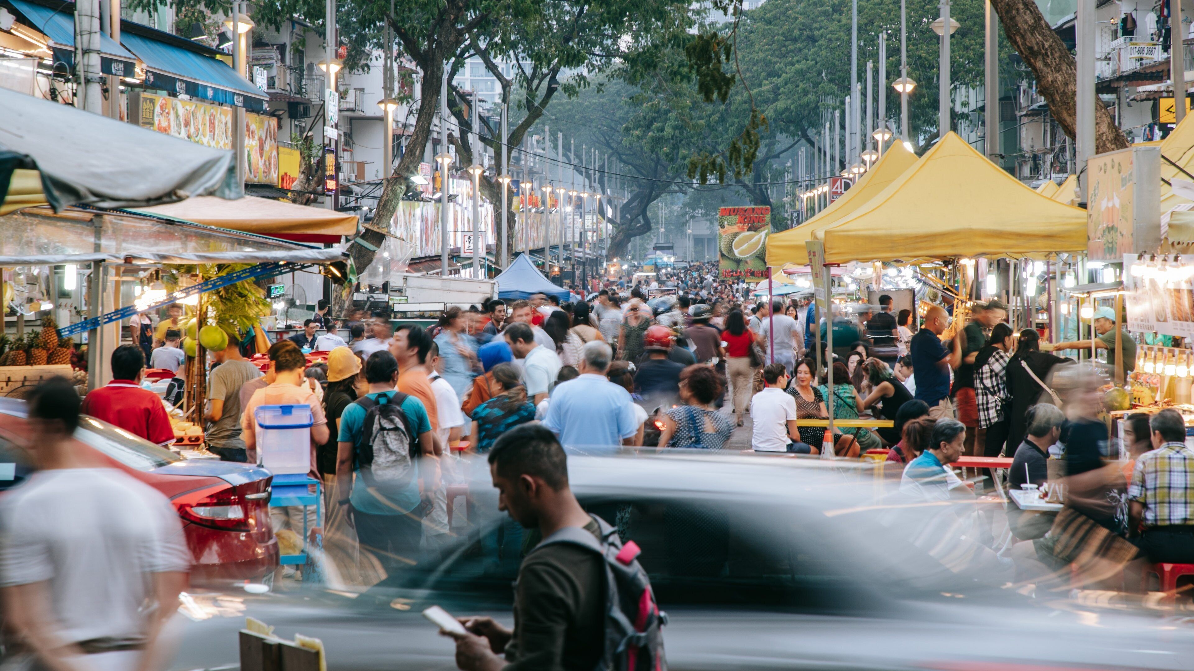 Jalan Alor which includes street scenes and markets