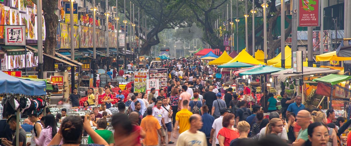 Jalan Alor showing markets and street scenes as well as a large group of people