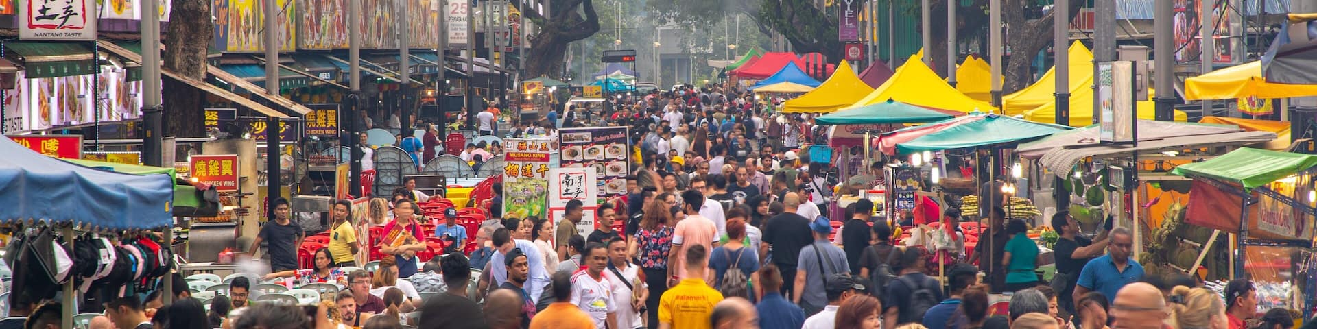 Jalan Alor showing markets and street scenes as well as a large group of people