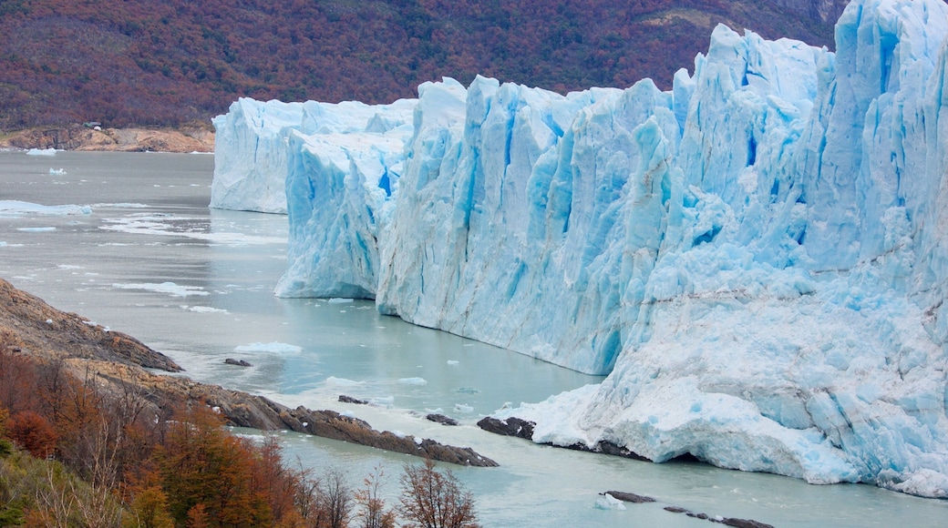 Perito Moreno Glacier showing a lake or waterhole