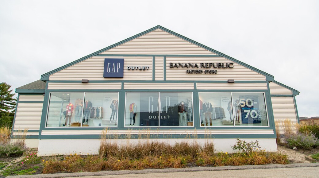 Kittery Outlets which includes shopping and signage