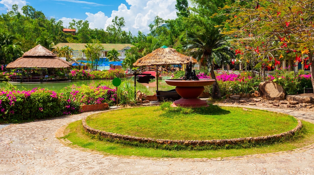 Thåp Bà n kuumien lÀhteiden keskus