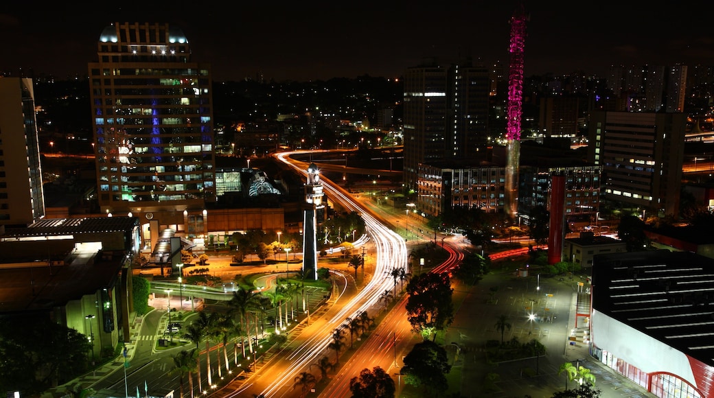 莫倫比購物中心