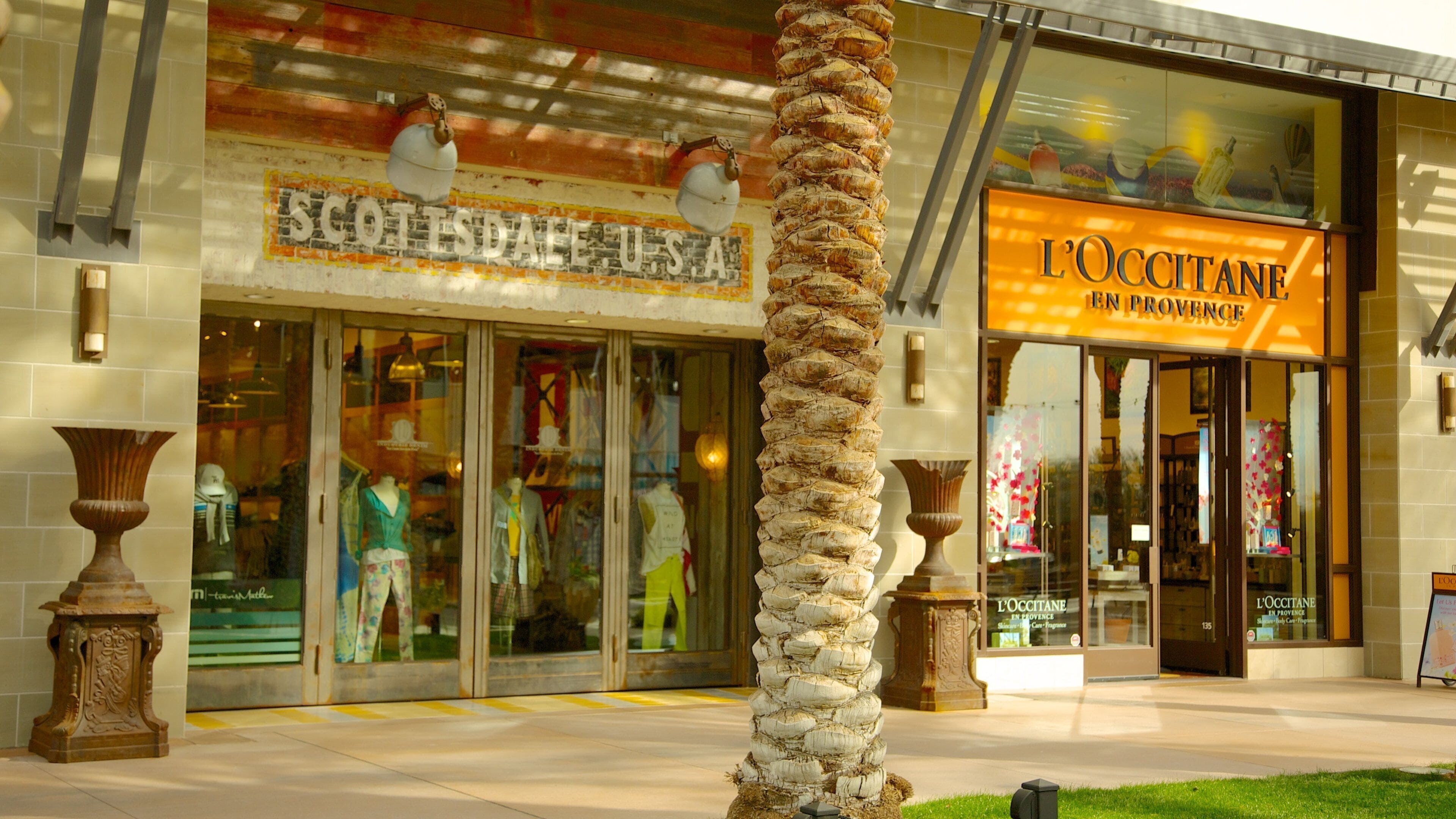 Scottsdale Quarter showing shopping, street scenes and signage