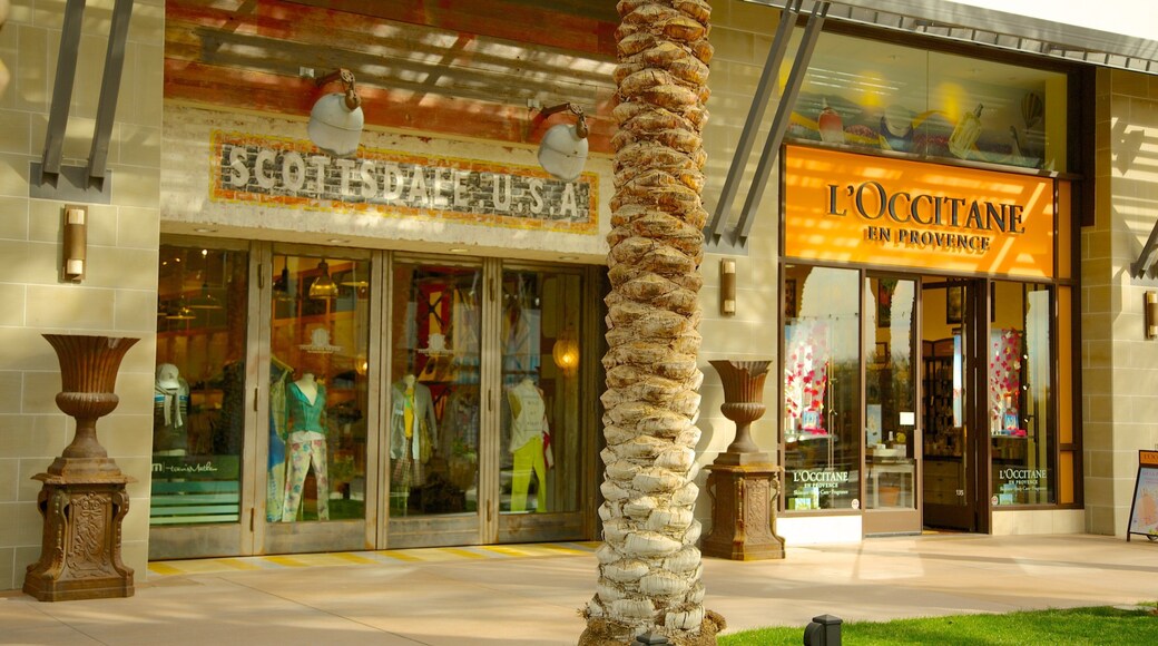 Scottsdale Quarter presenterar shopping, gatuliv och skyltar