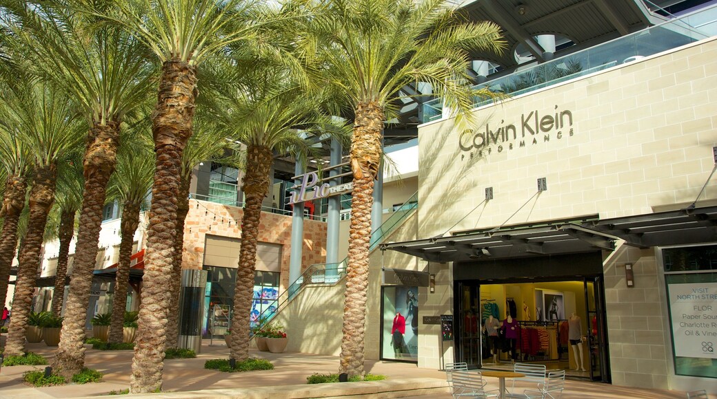 Scottsdale Quarter presenterar gatuliv och en stad