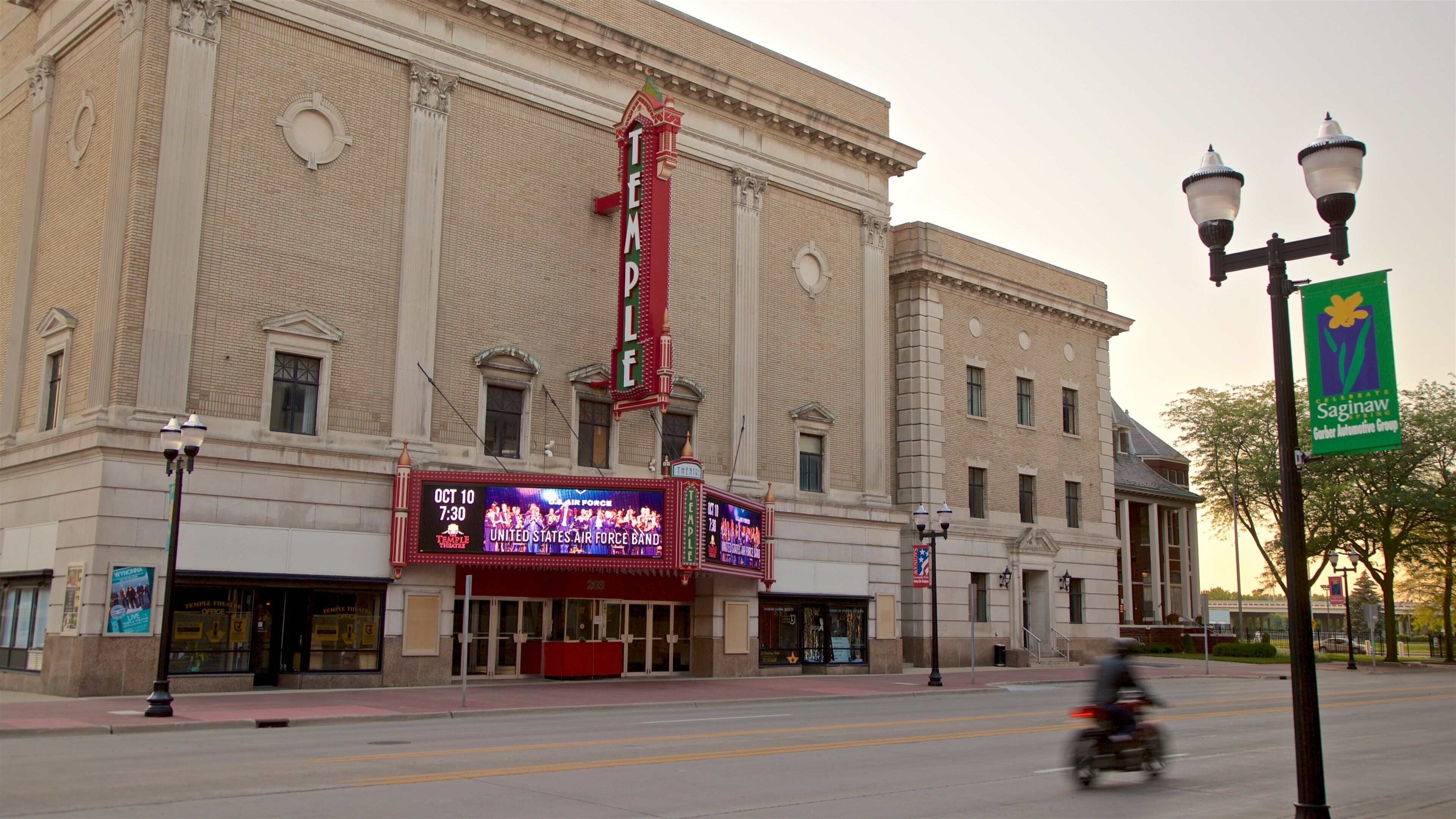 Temple Theatre caracterizando sinalização