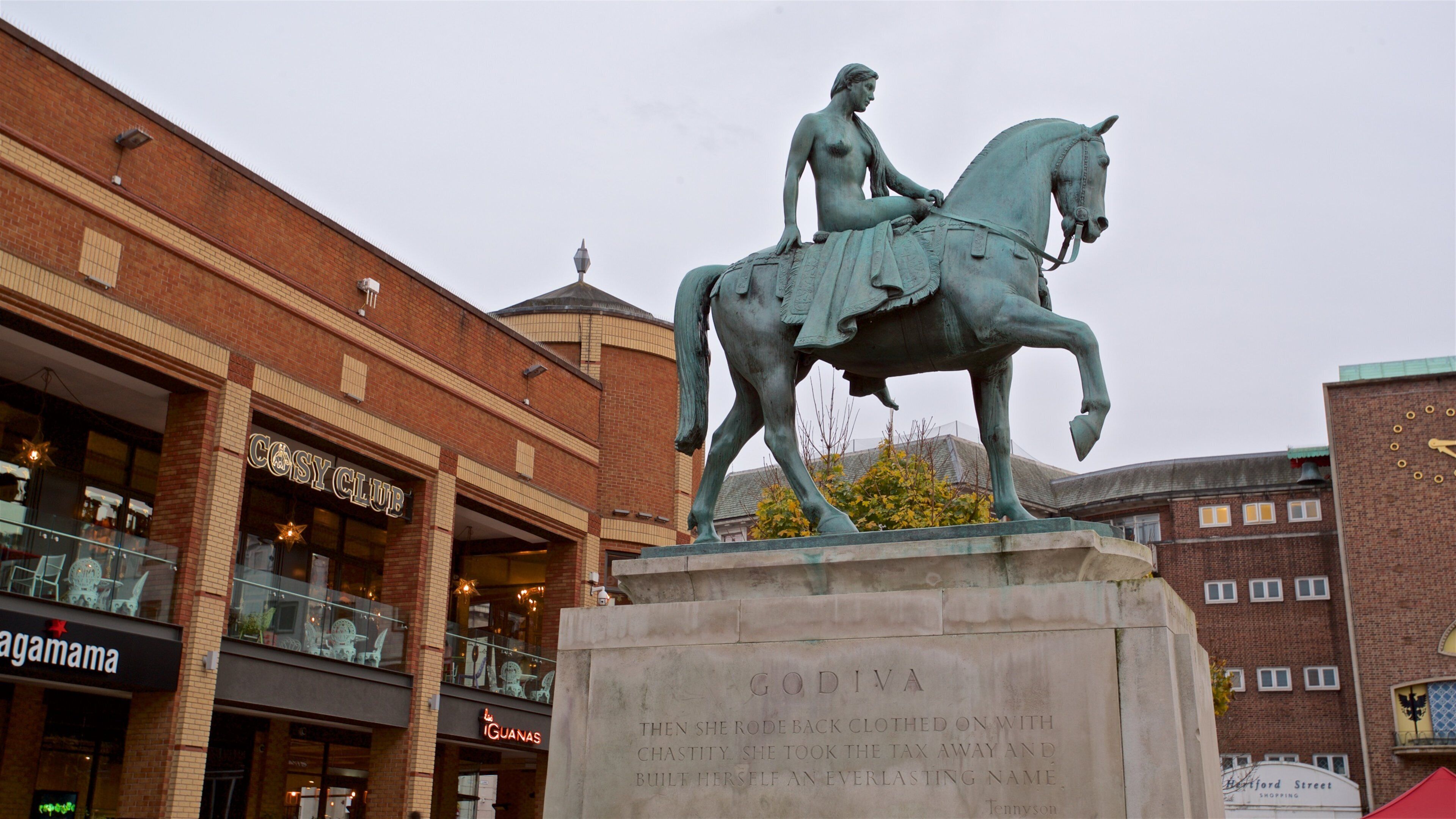 Lady Godiva Statue showing a statue or sculpture