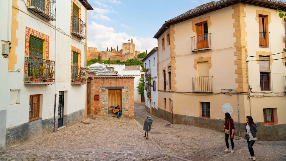 Albaicín featuring street scenes as well as a couple