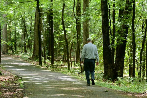 Maryland Quiet Waters Park mit einem Garten sowie einzelner Mann