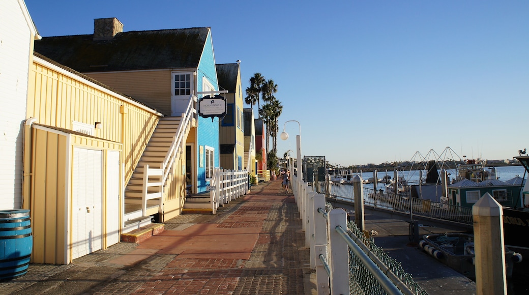 Paseo Fisherman's Village