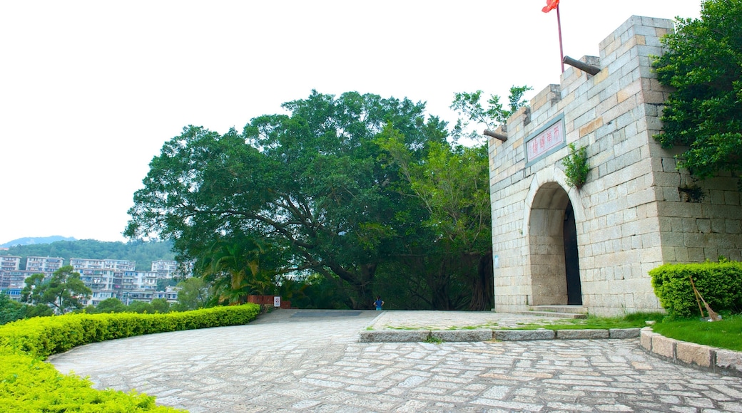 Hulishan Cannon Fort featuring château or palace and heritage architecture