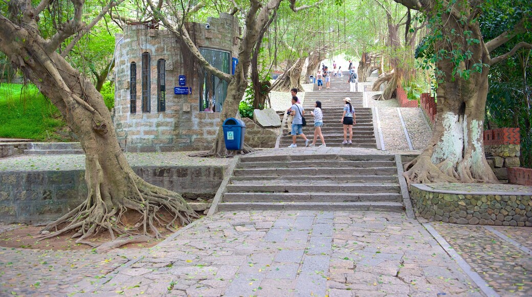 Hulishan kanonfestning som viser historisk arkitektur, slott og park