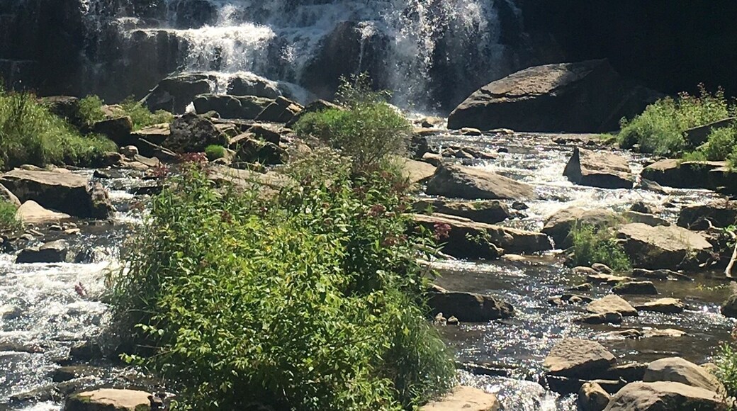 Easy hike with a magnificent fall