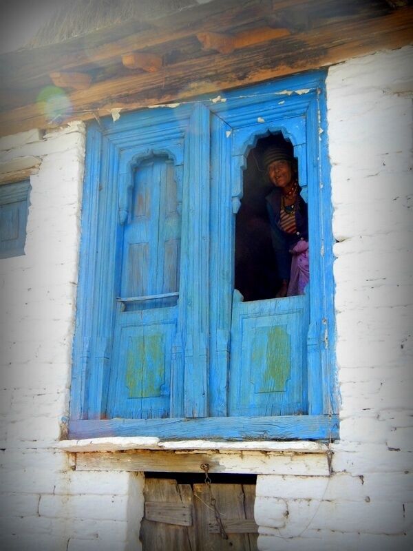 Traditional blue window with a an old kumaoni woman peeping out to give us blessings while we were at our trek around the village! 

#Blue
#Blissful blue
#Shades of blue