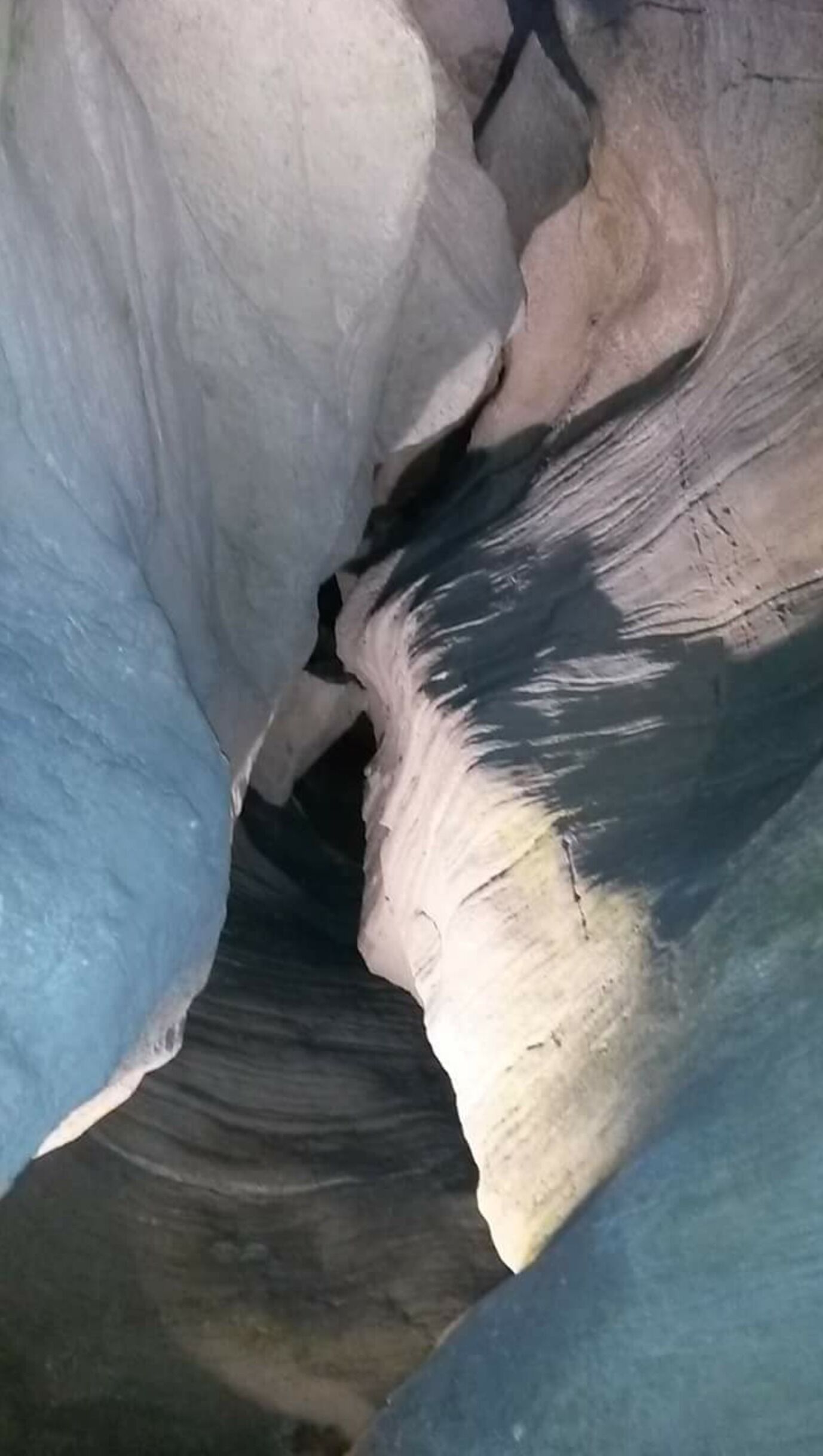 I have always wanted to see this place and finally got too. What an amazing experience! They offer different underground tours. The lines were quite long but goes fast. They tell you all about it through the walking tour and boat ride. They've hot gift shops and food. It was truly and #EndlessSummer experience my family will never forget!