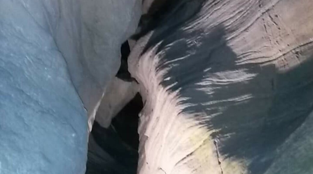 I have always wanted to see this place and finally got too. What an amazing experience! They offer different underground tours. The lines were quite long but goes fast. They tell you all about it through the walking tour and boat ride. They've hot gift shops and food. It was truly and #EndlessSummer experience my family will never forget!