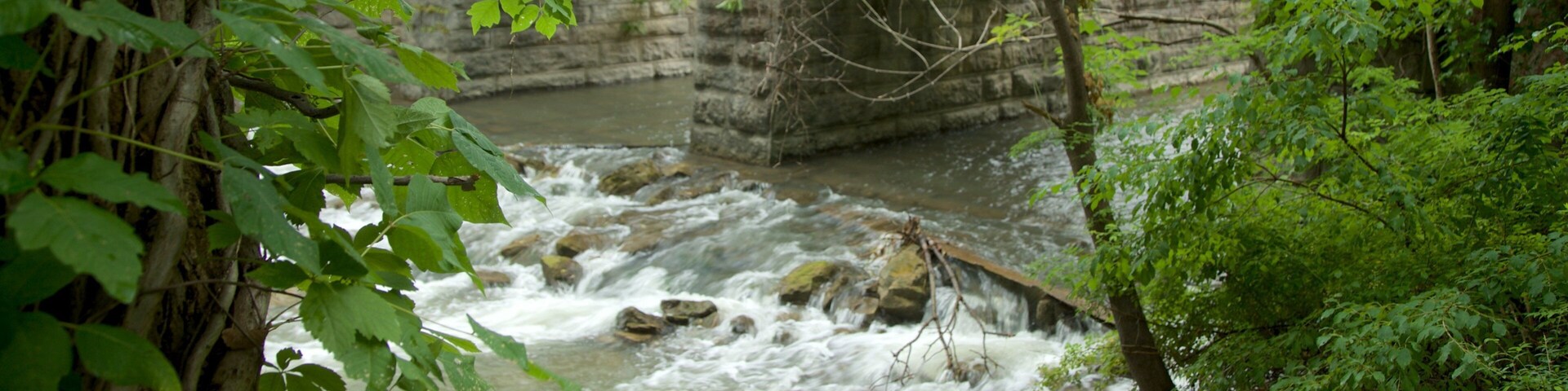 Parc d\'État historique Old Erie Canal montrant rivière ou ruisseau
