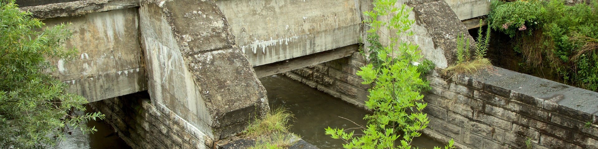 Old Erie Canal Historic State Park featuring a river or creek and a bridge
