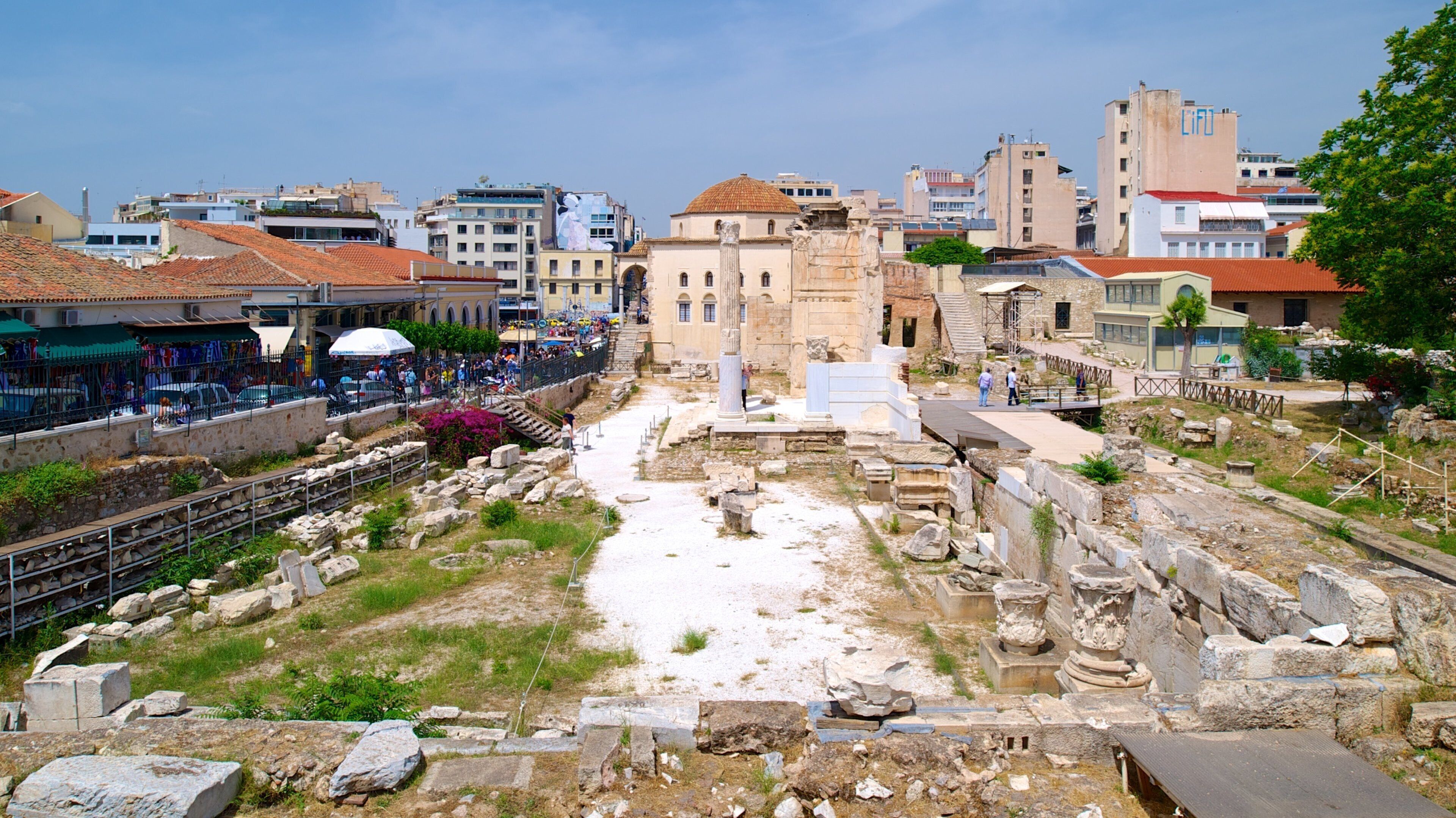 Monastiraki Flea Market showing heritage elements, a city and a ruin