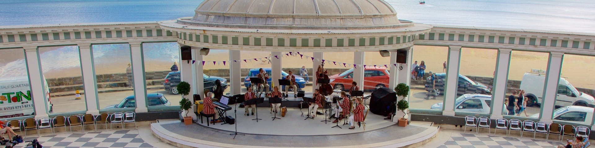 Scarborough Spa caracterizando música, arte performática e cenas de teatro