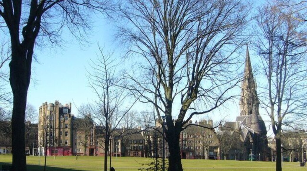 Wrights Houses from Warrender Park Terrace The distant street retains the name of the village whose houses stood on the north-western edge of the Burgh Muir outside the city walls. Most of the houses on the east side of the village disappeared when a new toll road replaced the old Linton Road in the 1820s. Their Victorian successors stand between the Barclay Church and Barclay Terrace along with some modern flats built in the 1990s.