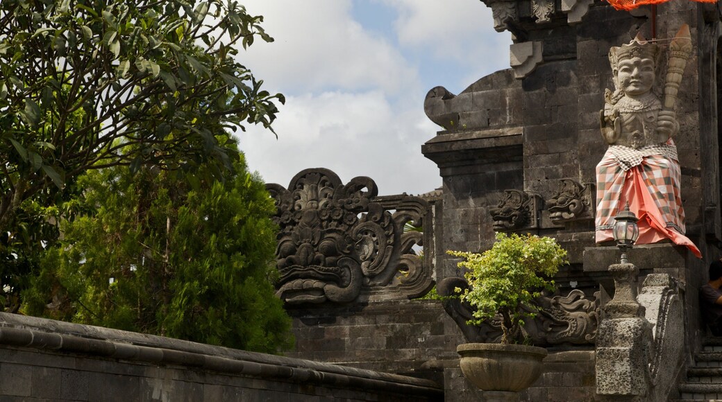 巴加山迪纪念塔