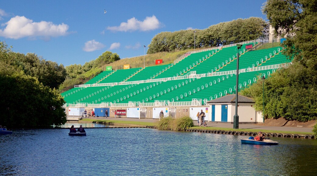 Ferrocarril de North Bay mostrando vistas de una costa y deportes acuáticos