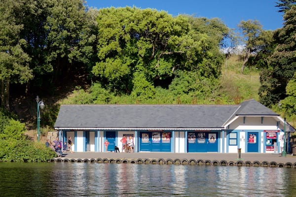 North Bay Railway which includes a lake or waterhole