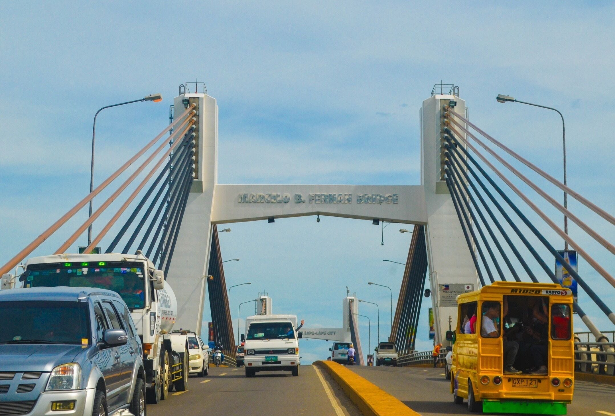 i rolled the cab window down and tried to do some stunts just to get a shot of this iconic bridge.


#cebu #philippines