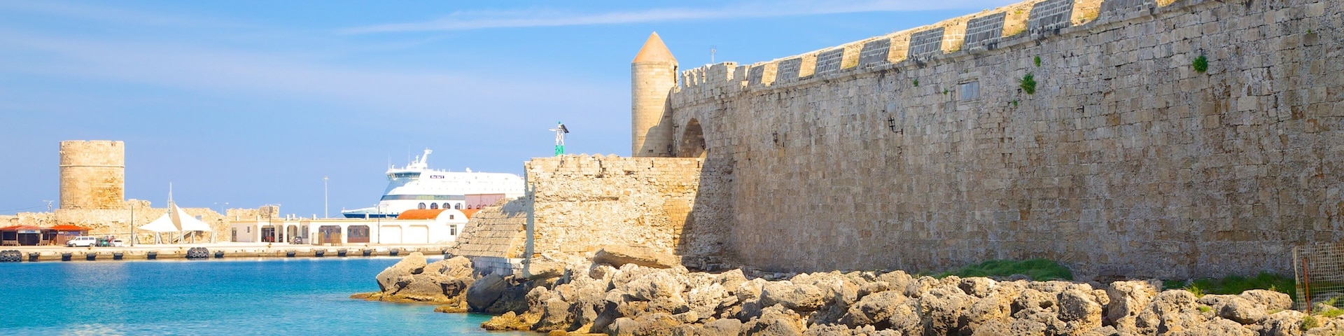 Puerto de Rhodas mostrando arquitectura patrimonial