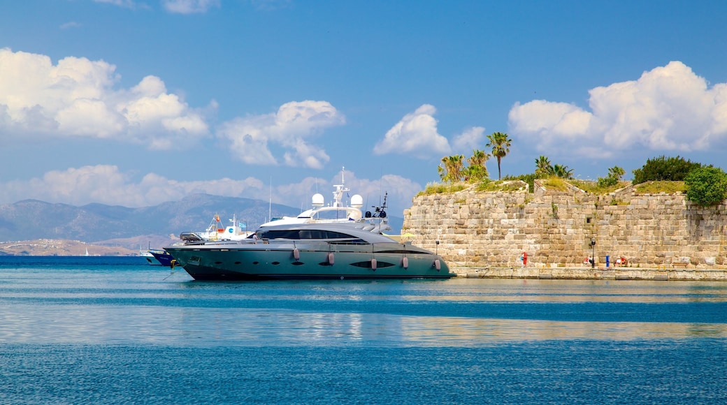 Port of Kos joka esittÀÀ venesatama