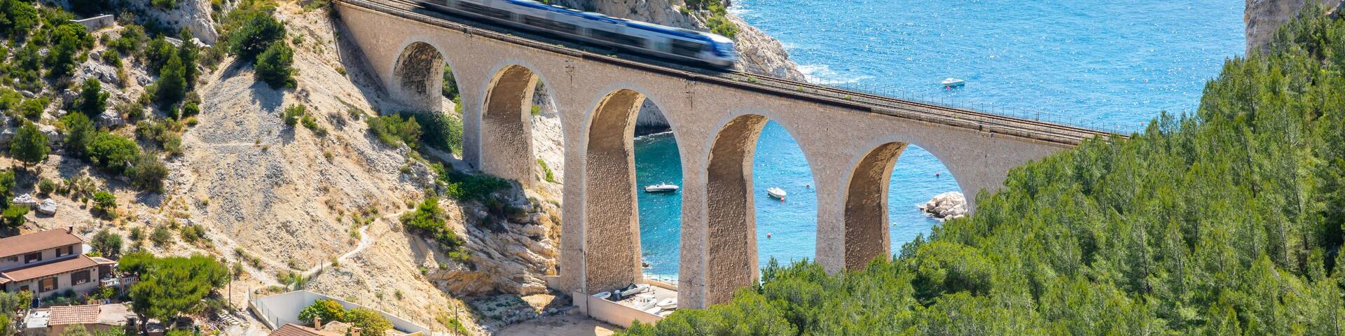 Le train traverse la Calanque de la Vesse