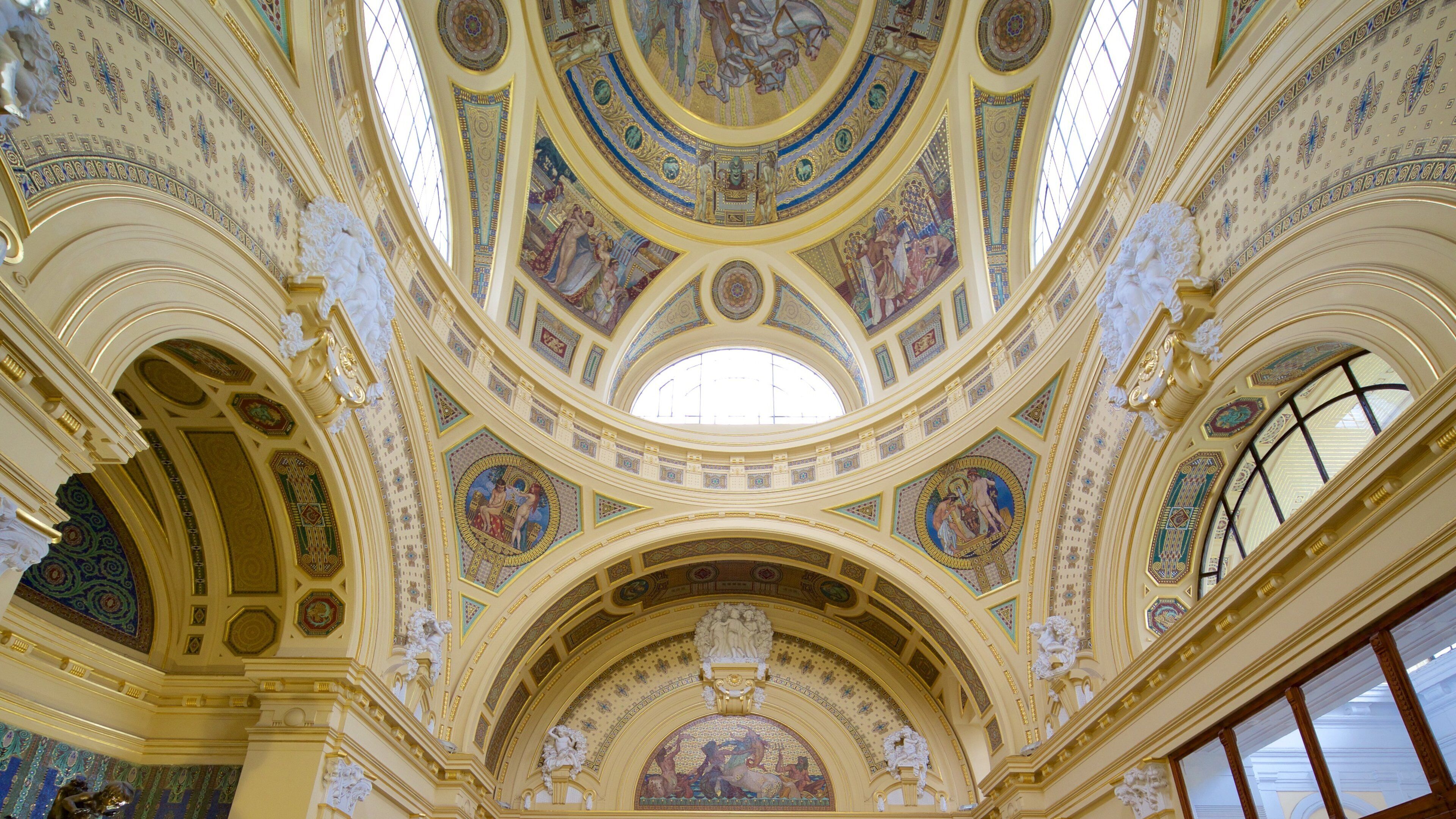 Szechenyi Thermal Bath which includes heritage architecture, a day spa and interior views