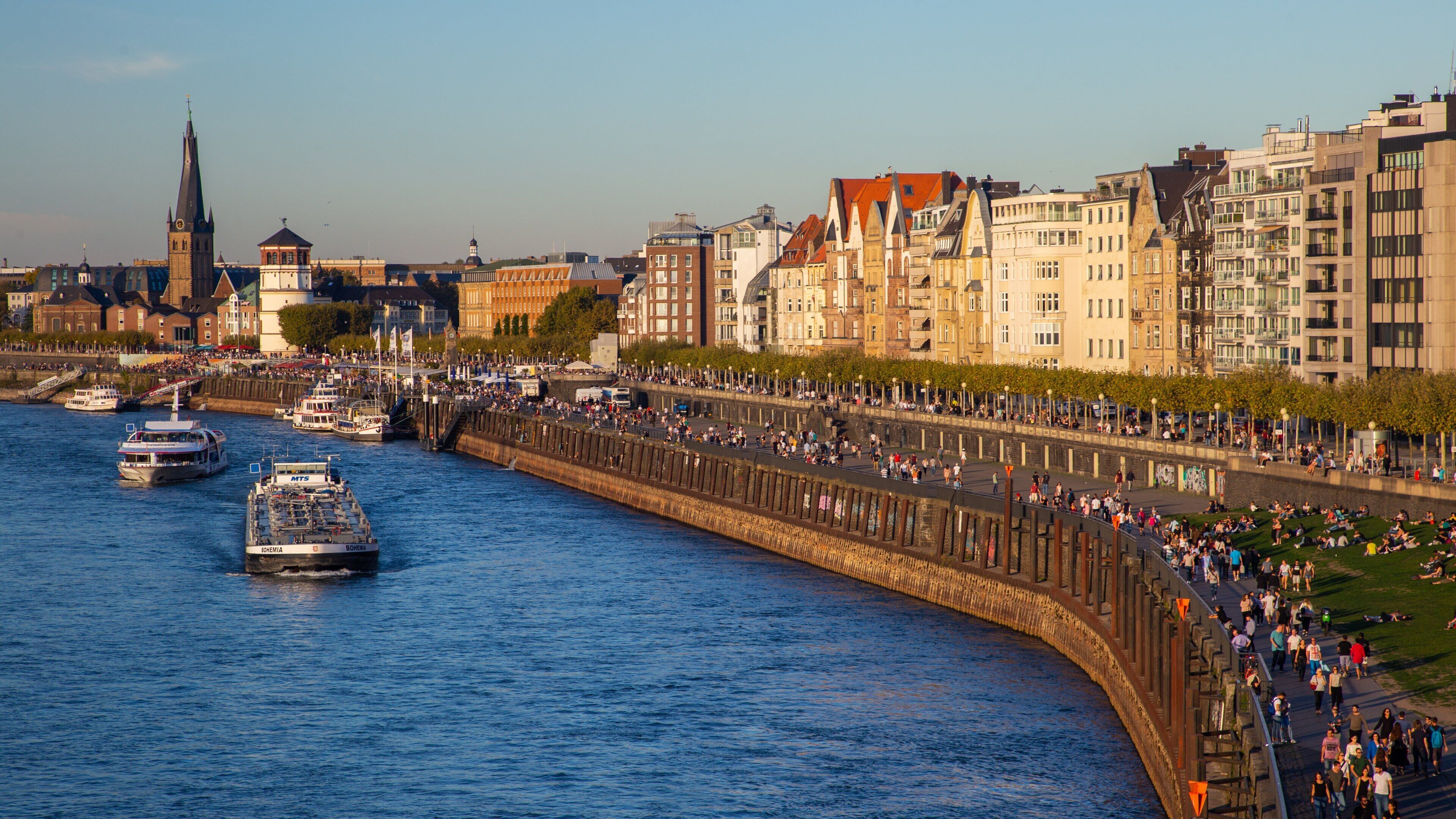 Düsseldorf Old Town which includes a river or creek, boating and a city