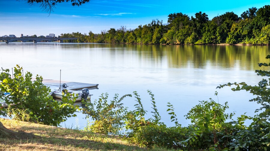 Georgetown Waterfront Park is beutifle place for kayaking, jogging and cycling backdrops.