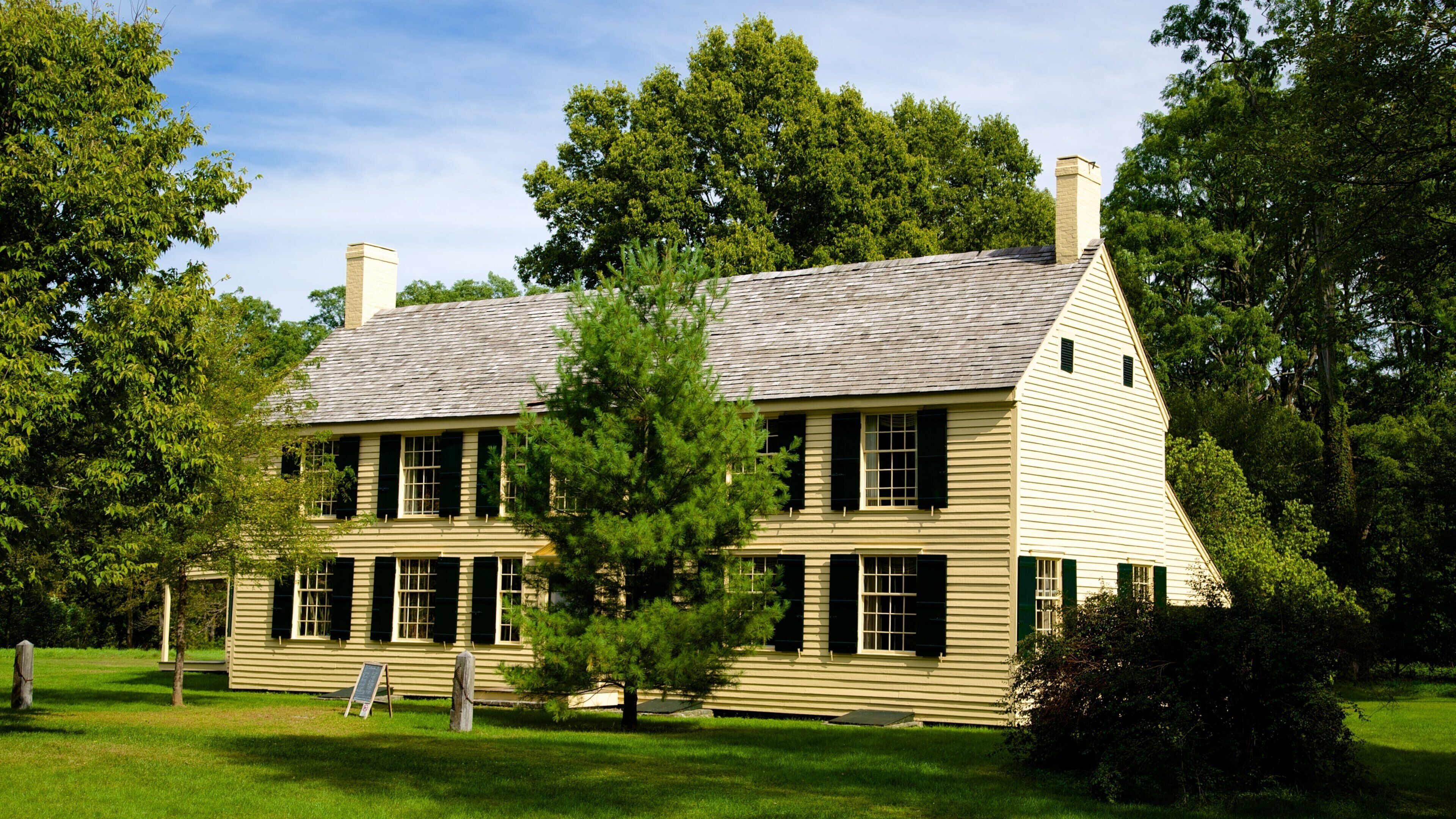 Parque histórico nacional de Saratoga ofreciendo patrimonio de arquitectura