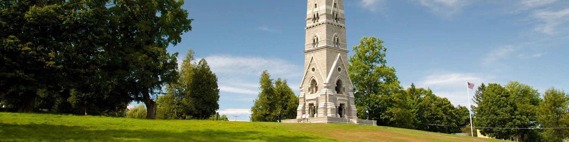 Parque histórico nacional de Saratoga mostrando un monumento y elementos del patrimonio