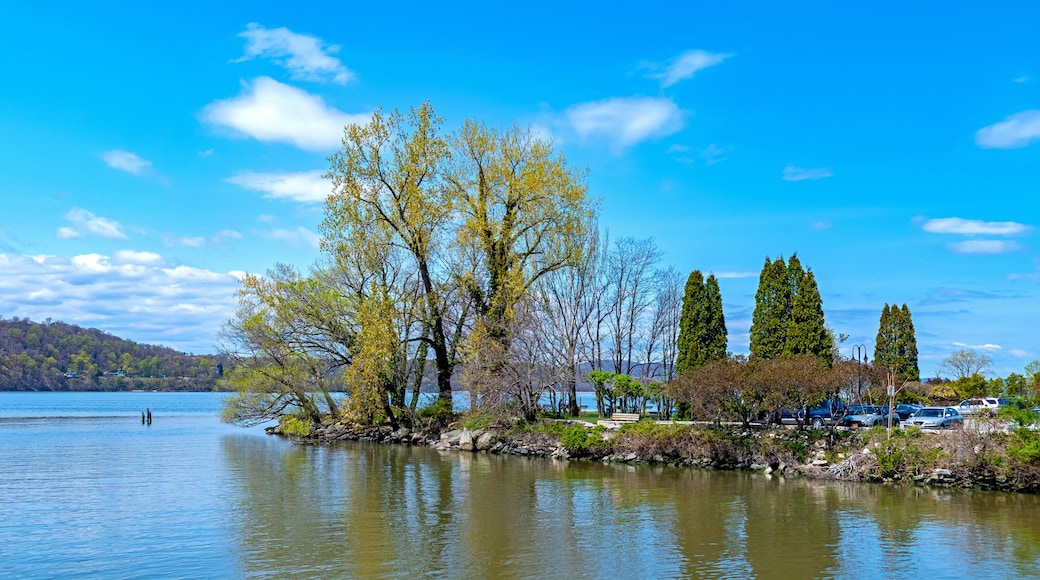 MacEachron Waterfront Park and the Hudson river