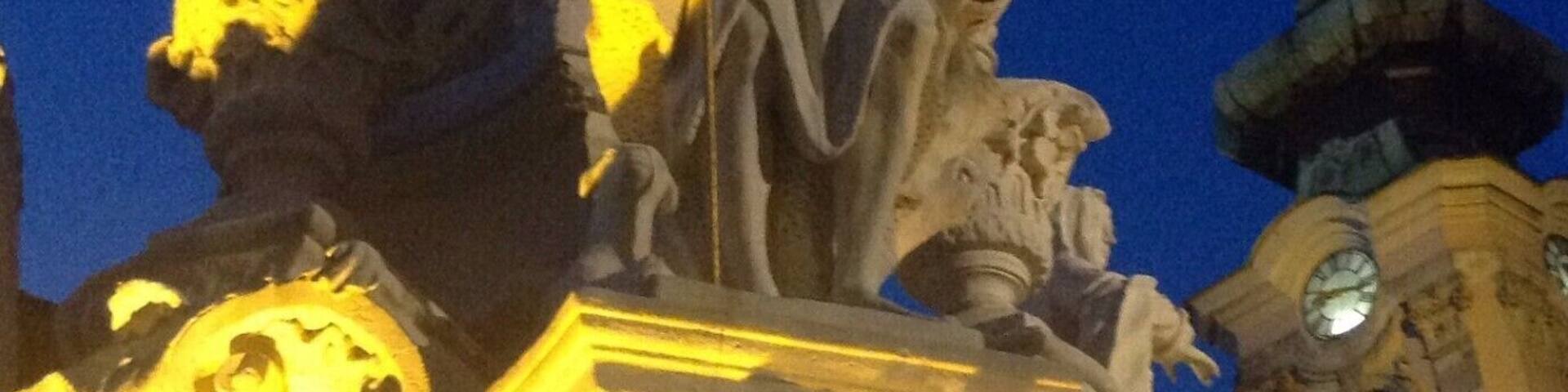 The Plague column in the central square of Hainburg an der Donau, situated next to the Philippus und Jakobus Church. The town also boasts one of the best preserved medieval town gates in Europe, in addition to many historical buildings.
You can get here by bus from Bratislava - the journey takes 20 minutes and costs €2.90 return.
#hainburganderdonau