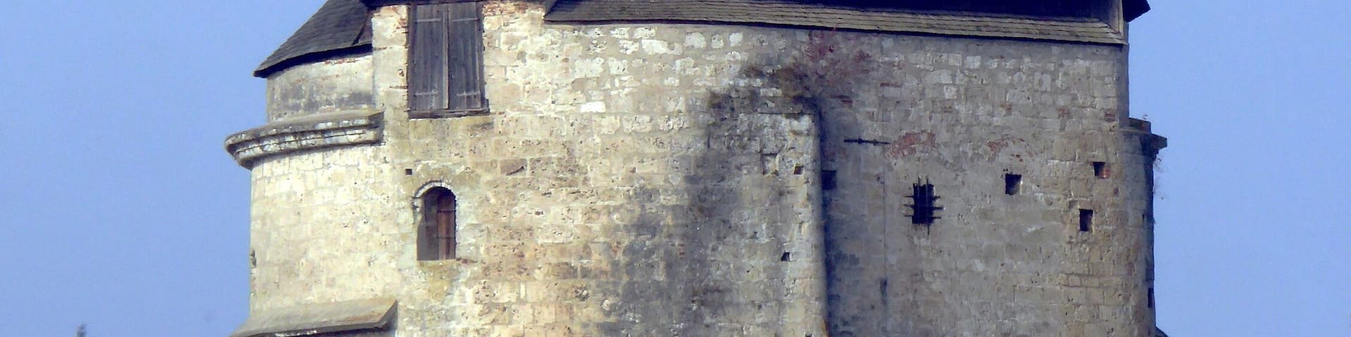 Der Pulverturm in Burghausen, von Südosten gesehen.
