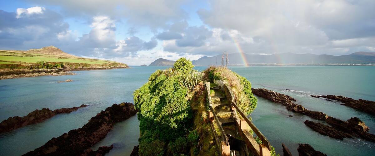 This wonderful place is of my old friend, Peter's house. He fell in love with the local scenery during a holiday and decided that this was where he wanted to spend his retirement.
This house was built to provide a sheltered vantage point from which to watch the waves break on the rocky shores of the Dingle peninsula, Ireland.
Beautiful scenery, away from anything disturbing, quite and calm, and it will give you one more reason to enjoy your life.
#LifeAtExpedia