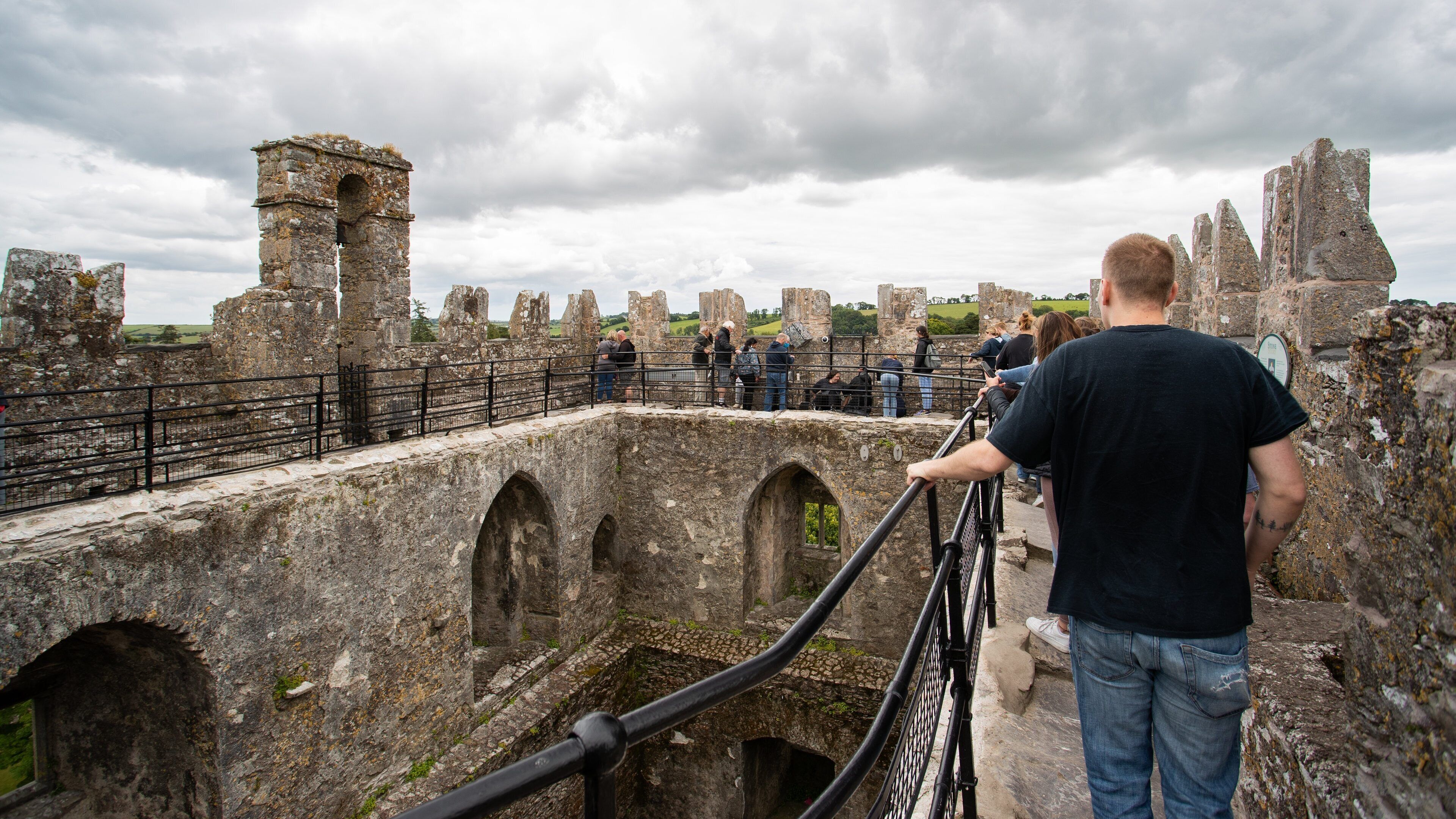Blarney Stone showing heritage elements, building ruins and a castle