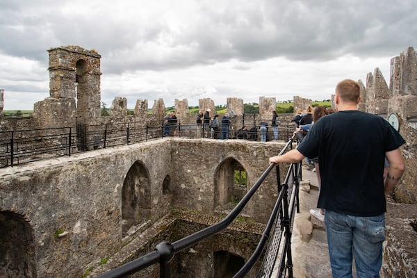 Blarney Stone showing heritage elements, building ruins and a castle