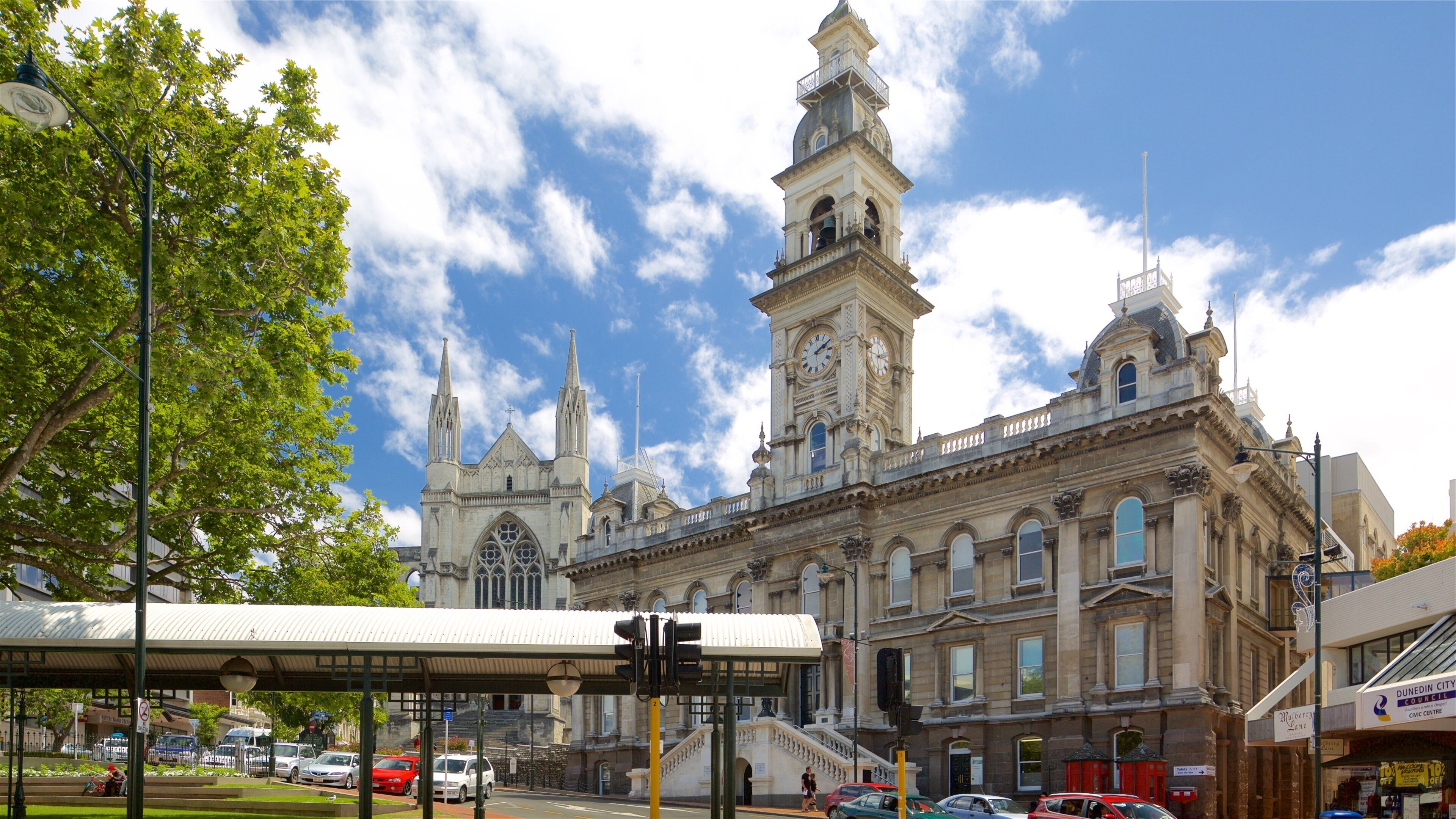 Dunedin Town Hall som visar historisk arkitektur och en administrativ byggnad