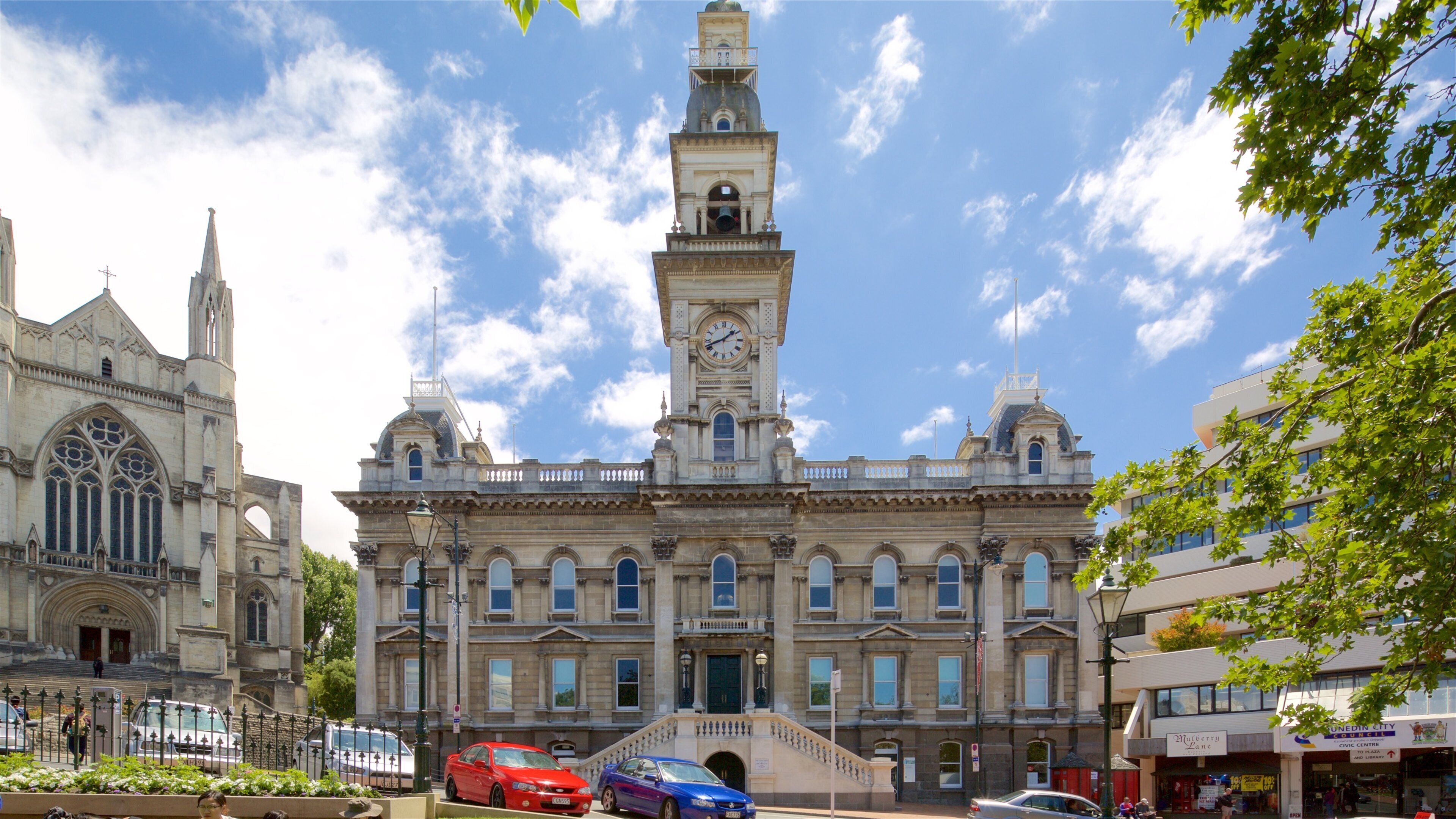 Dunedin Town Hall som inkluderar historisk arkitektur, en administrativ byggnad och en kyrka eller katedral