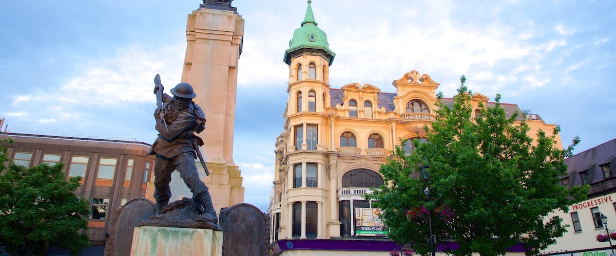 Diamond mostrando un monumento, una estatua o escultura y patrimonio de arquitectura